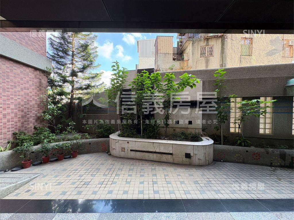 正曉陽路！大三房附車位房屋室內格局與周邊環境