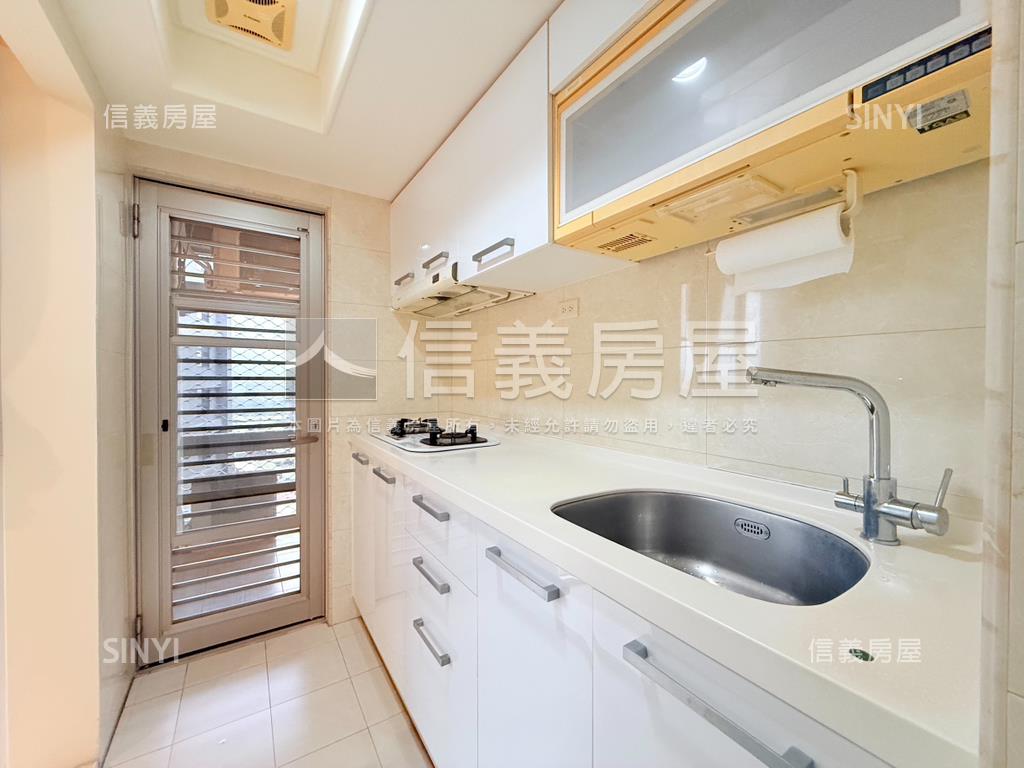 極美高樓二房帶車位房屋室內格局與周邊環境