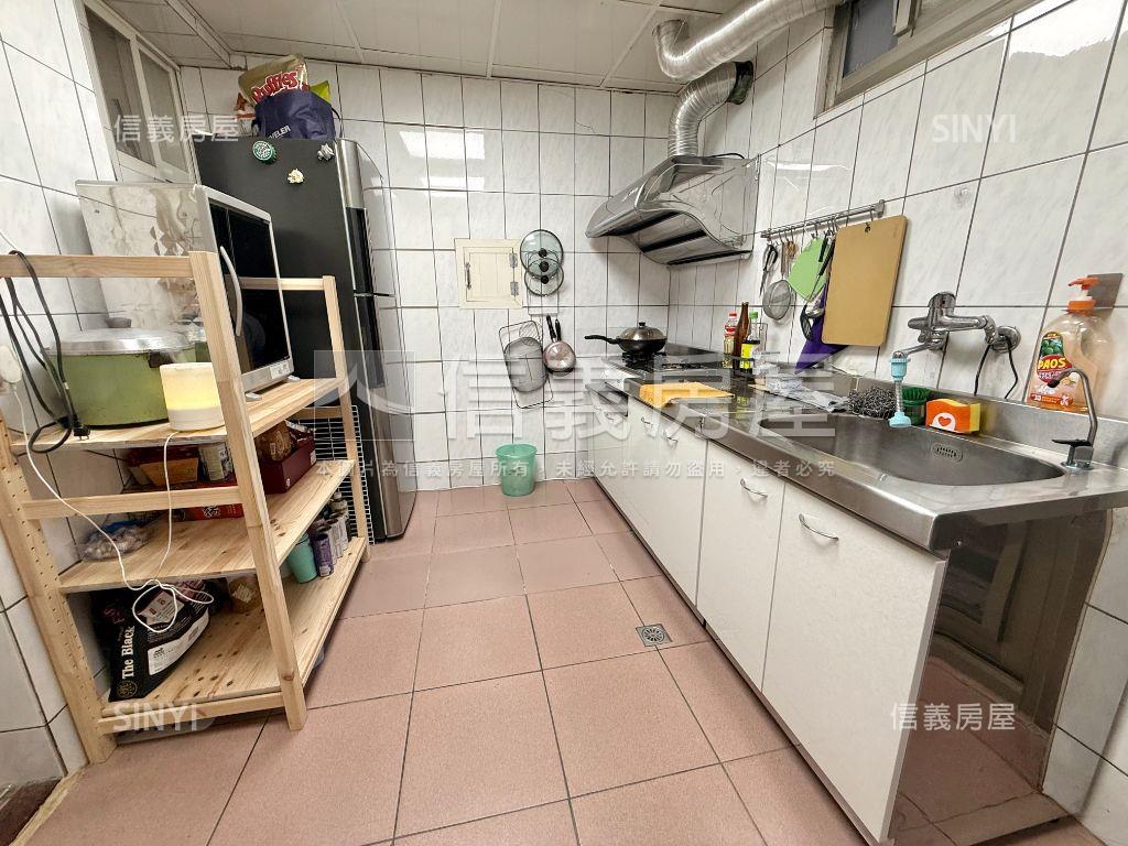 稀有低總價邊間一樓房屋室內格局與周邊環境