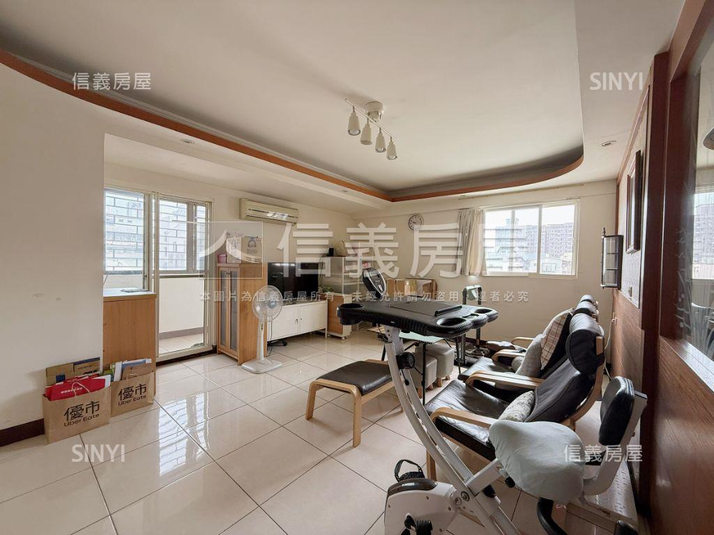 捷運旁面學校大四房附車位房屋室內格局與周邊環境