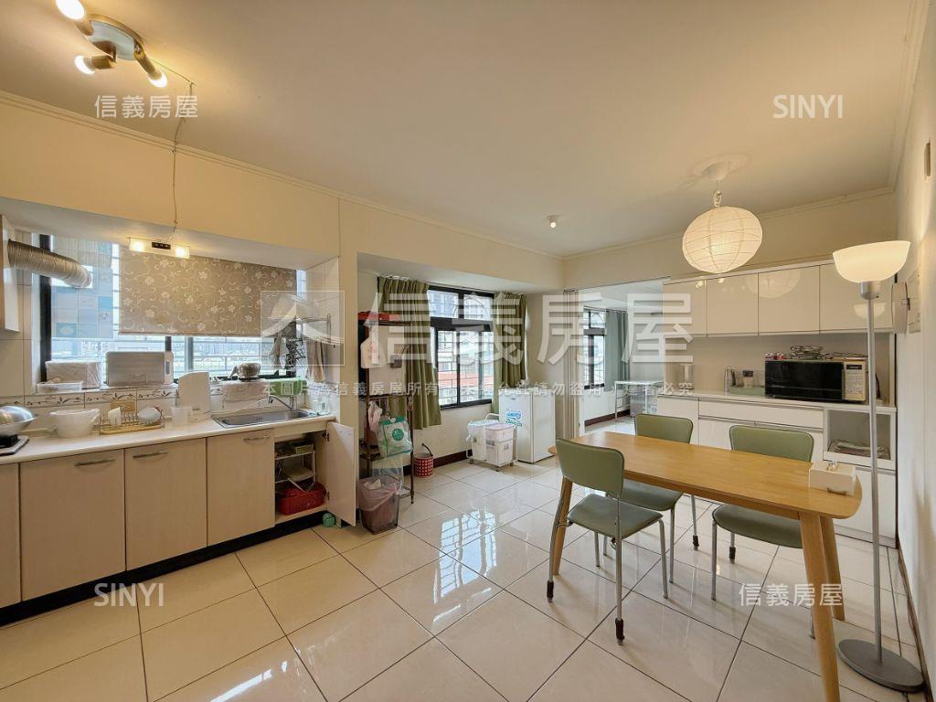 捷運旁面學校大四房附車位房屋室內格局與周邊環境