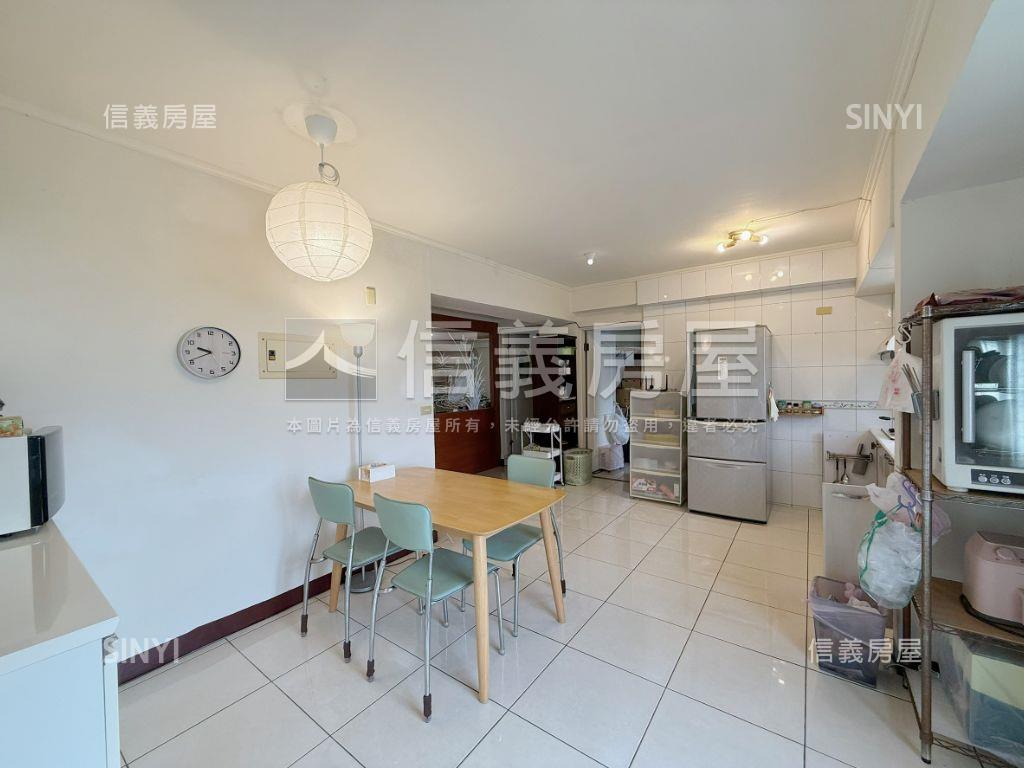 捷運旁面學校大四房附車位房屋室內格局與周邊環境