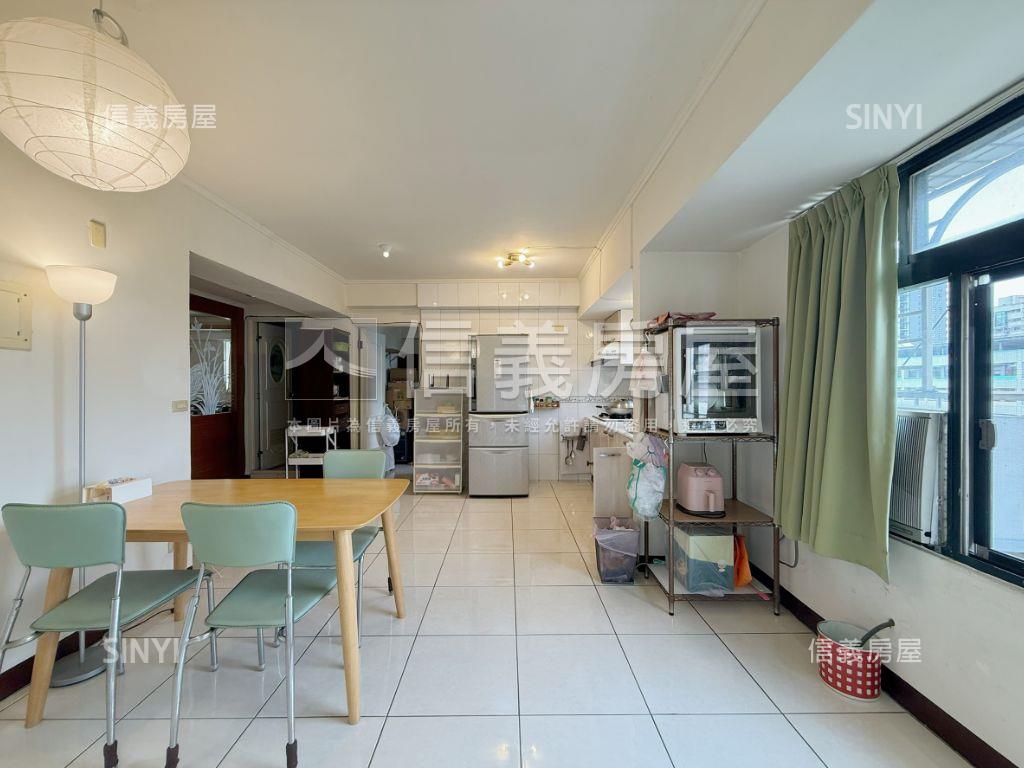 捷運旁面學校大四房附車位房屋室內格局與周邊環境