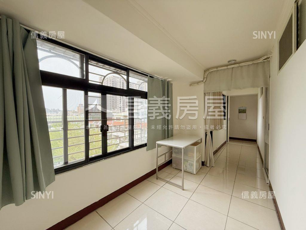 捷運旁面學校大四房附車位房屋室內格局與周邊環境