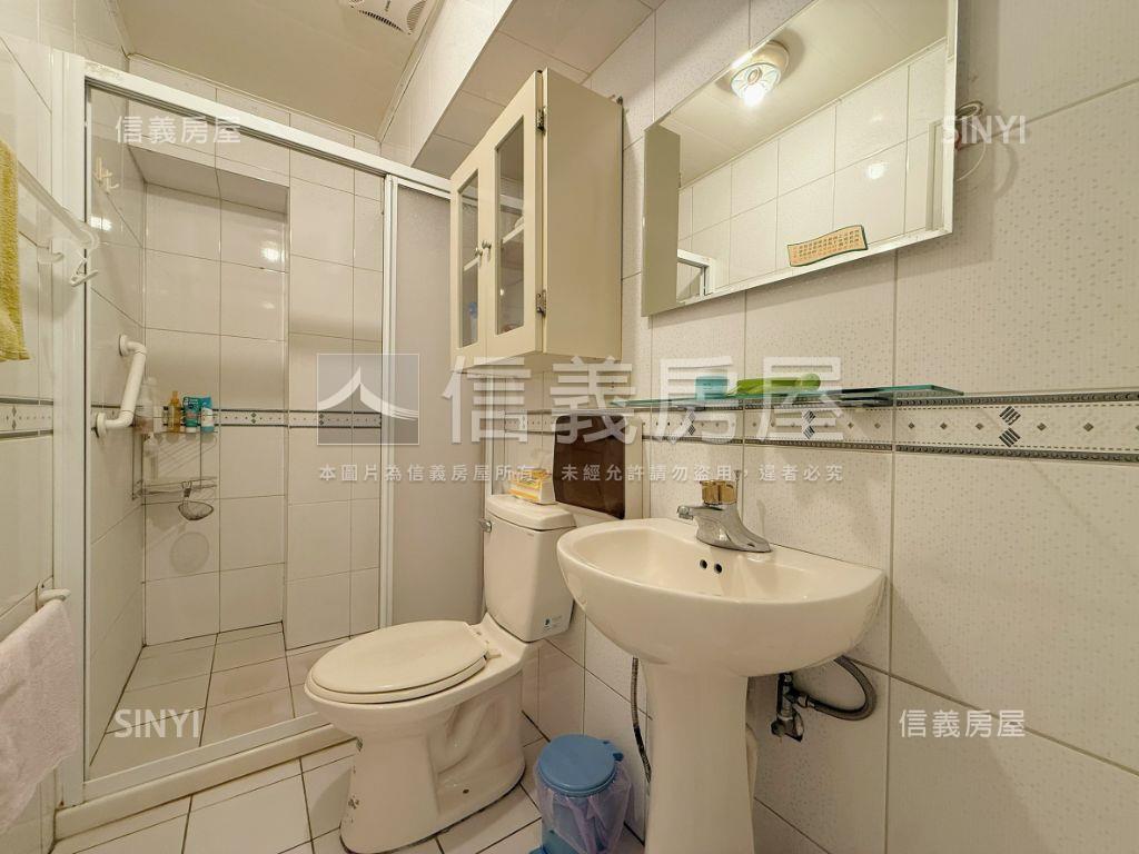 捷運旁面學校大四房附車位房屋室內格局與周邊環境