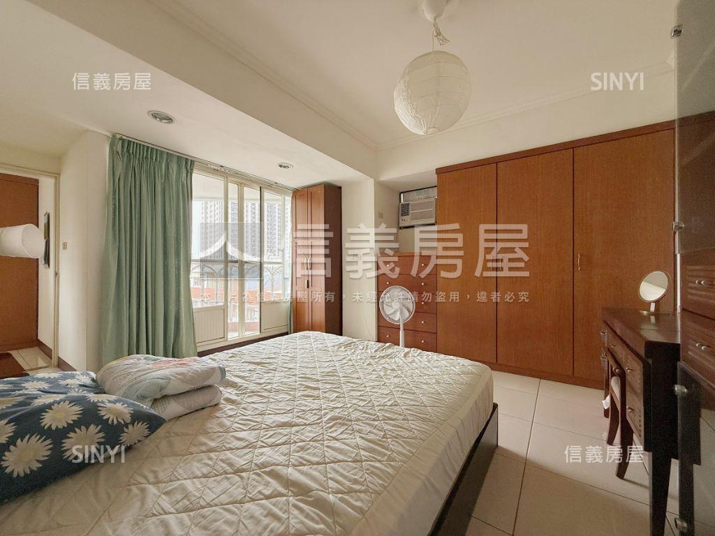 捷運旁面學校大四房附車位房屋室內格局與周邊環境