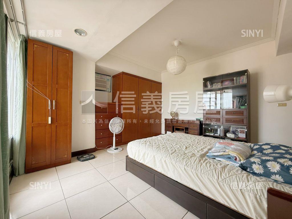 捷運旁面學校大四房附車位房屋室內格局與周邊環境