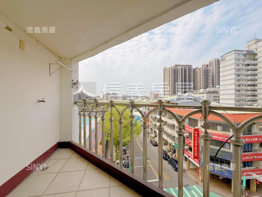 捷運旁面學校大四房附車位房屋室內格局與周邊環境