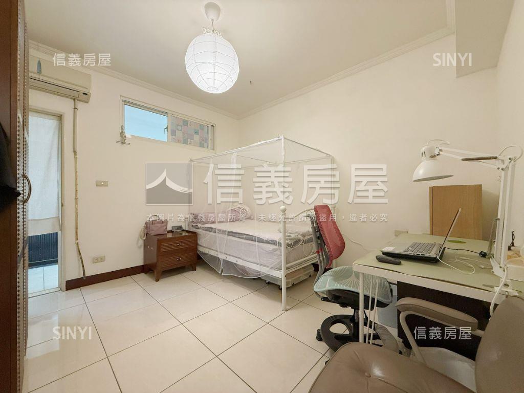 捷運旁面學校大四房附車位房屋室內格局與周邊環境