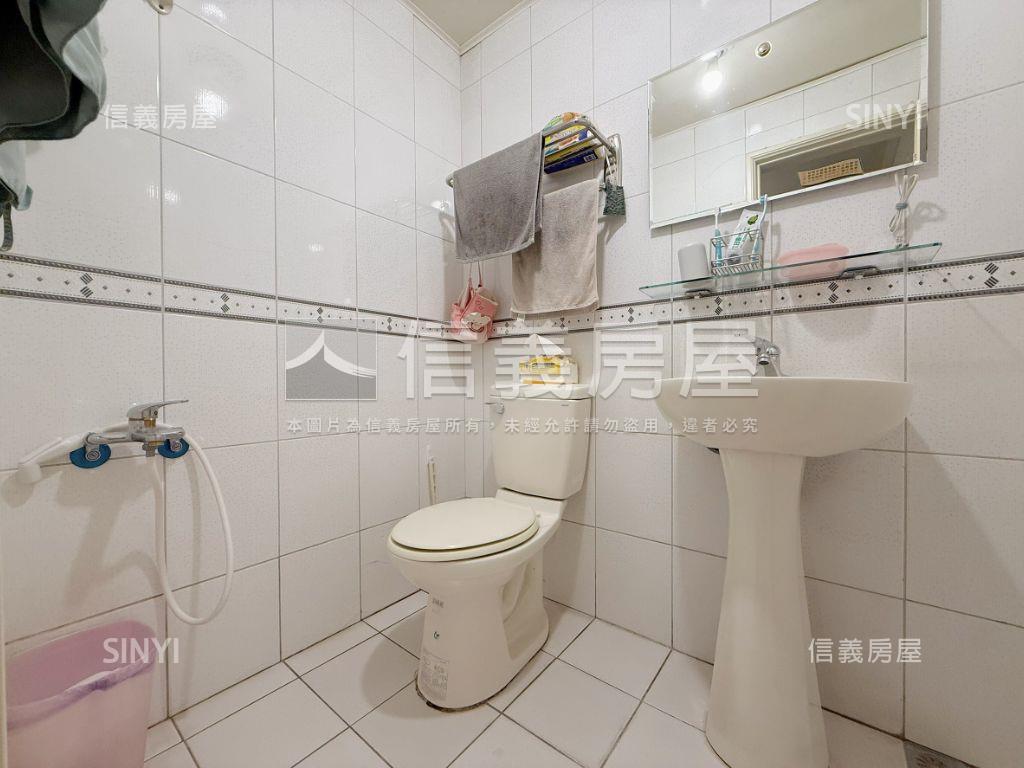 捷運旁面學校大四房附車位房屋室內格局與周邊環境