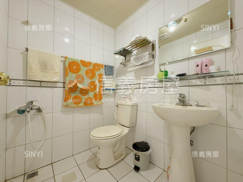 捷運旁面學校大四房附車位房屋室內格局與周邊環境