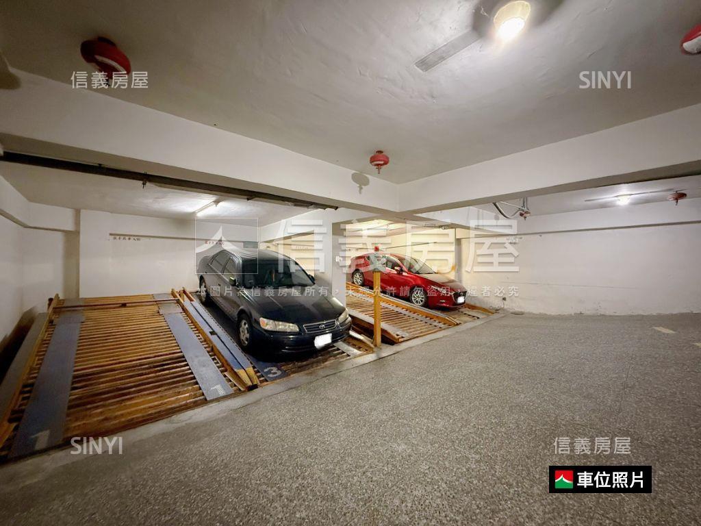 捷運旁面學校大四房附車位房屋室內格局與周邊環境