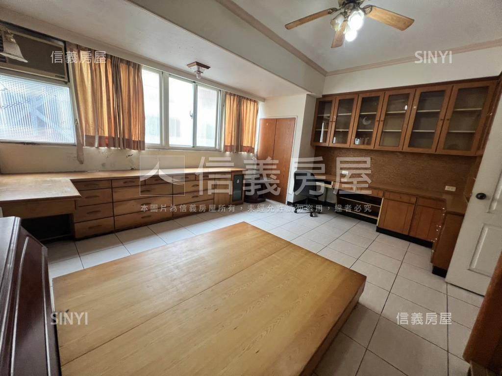 獅子林商圈大面寬別墅房屋室內格局與周邊環境