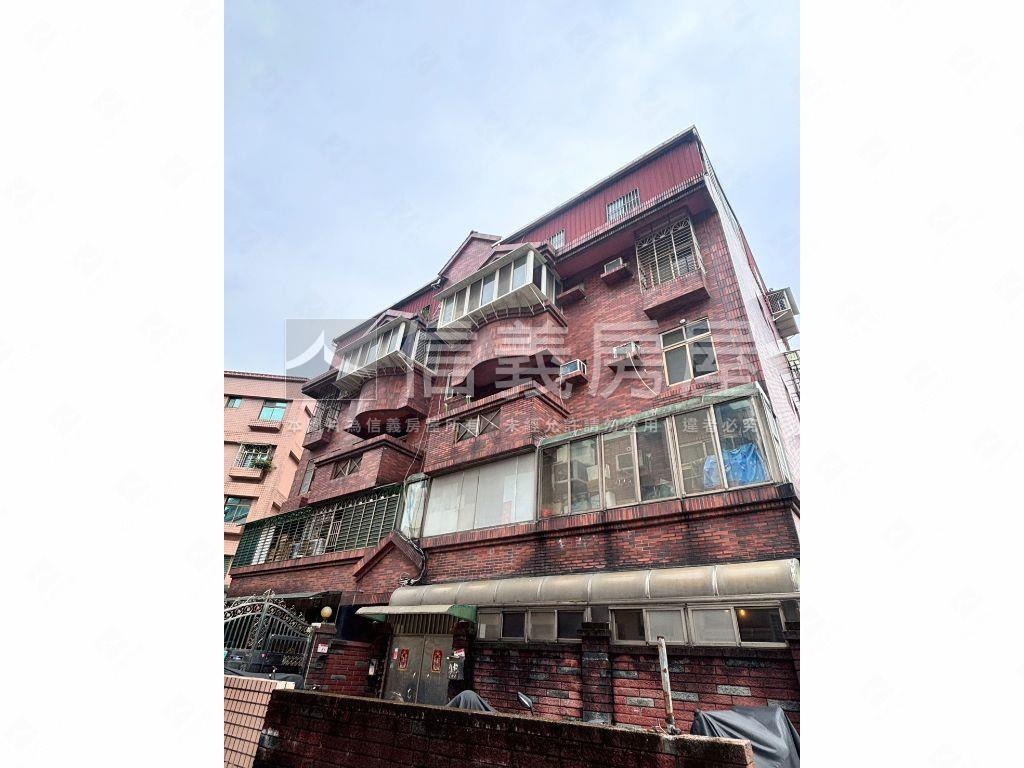 Ａ８長庚文七二街兩戶打通房屋室內格局與周邊環境