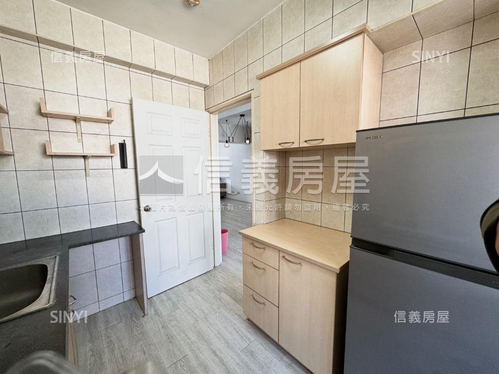 近一中三面採光大三房車位房屋室內格局與周邊環境