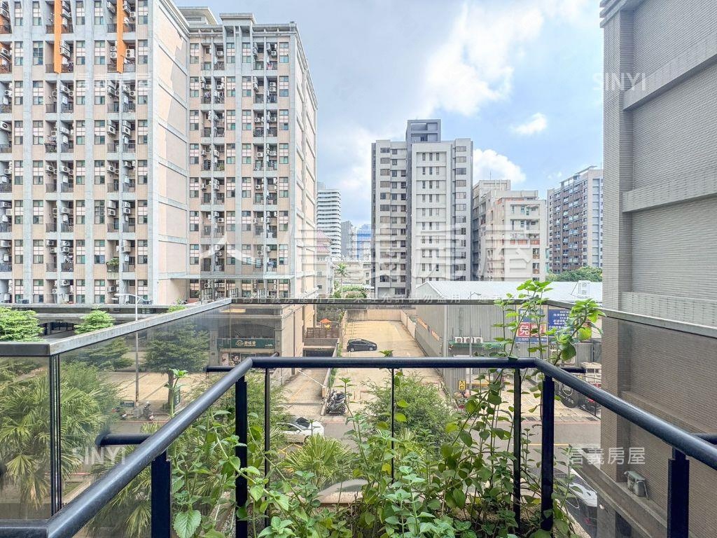 坤山水漾四房雙車位房屋室內格局與周邊環境