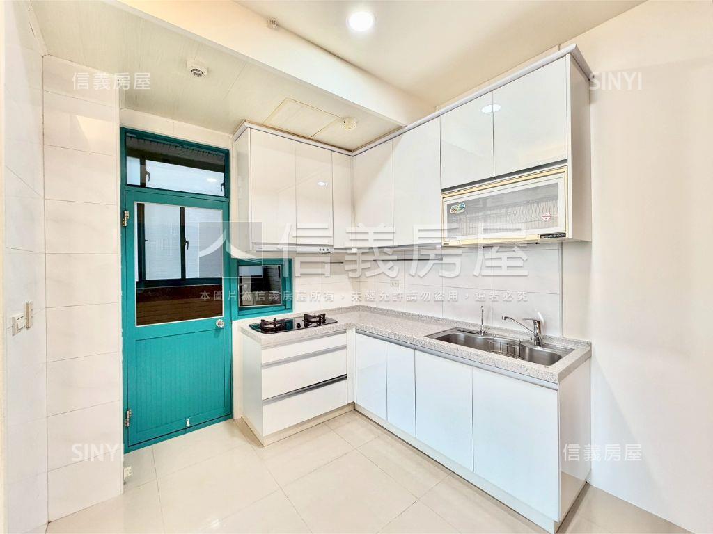 蔚藍海角間三房外棟雙車位房屋室內格局與周邊環境