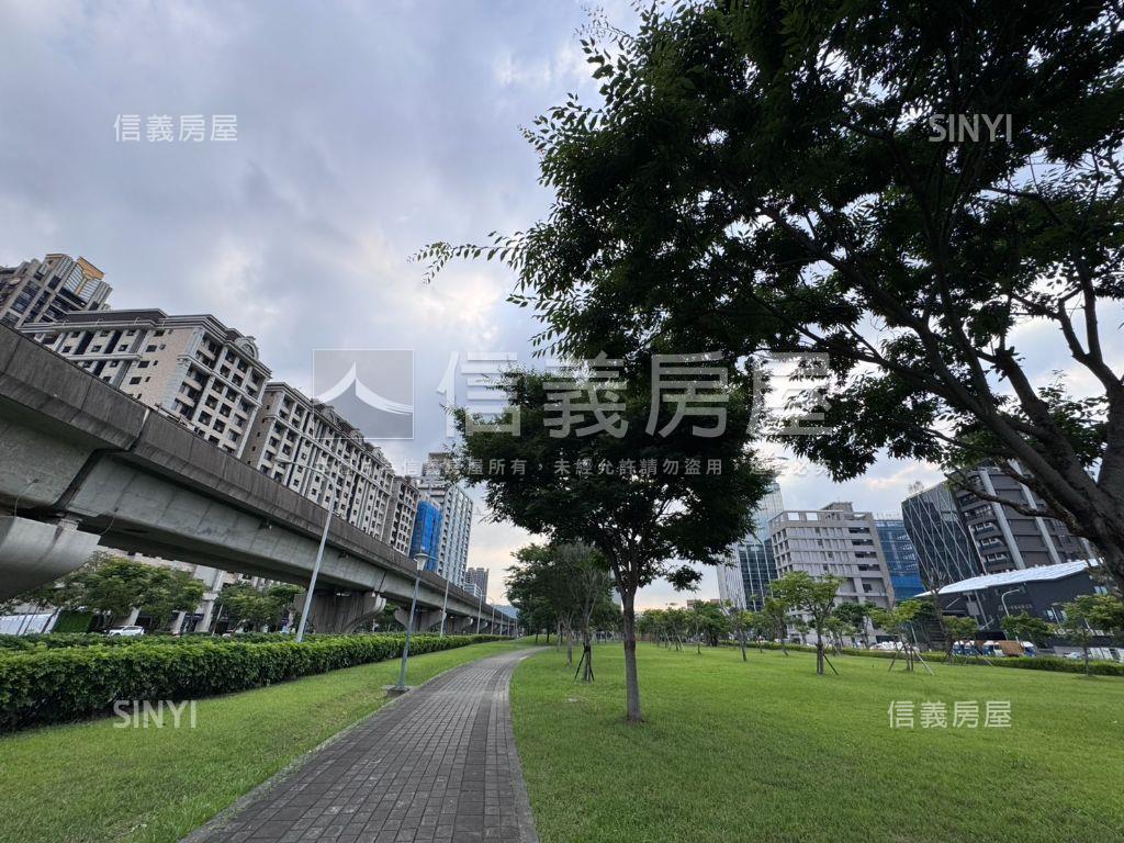 台灣智匯總部挑高機捷Ａ３房屋室內格局與周邊環境