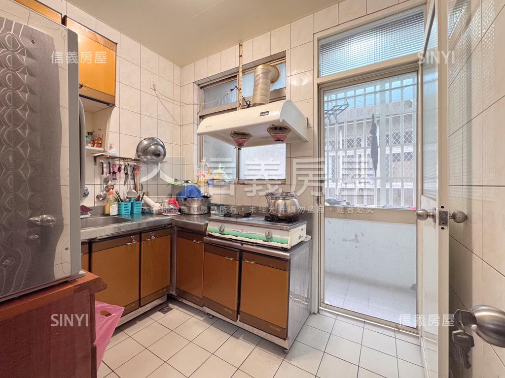 警光靜好邊間三面採光美寓房屋室內格局與周邊環境