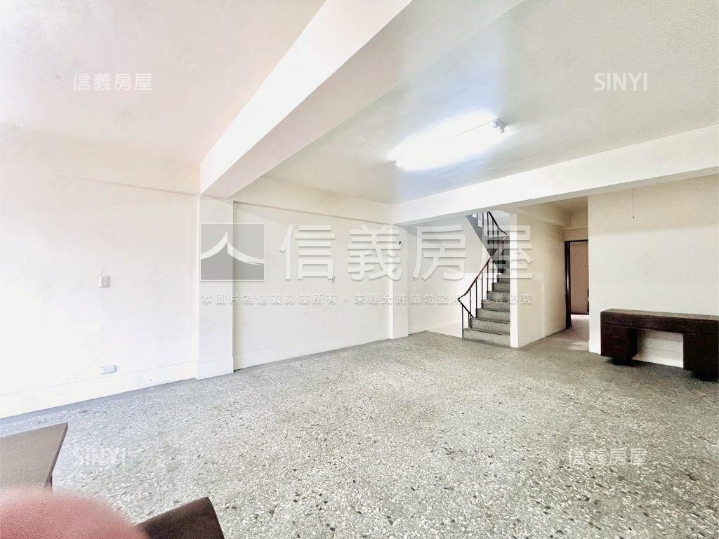 中友百貨質感臨路透天房屋室內格局與周邊環境