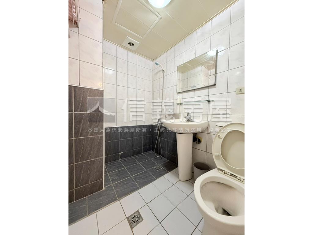 東區火車站旁電梯套房房屋室內格局與周邊環境