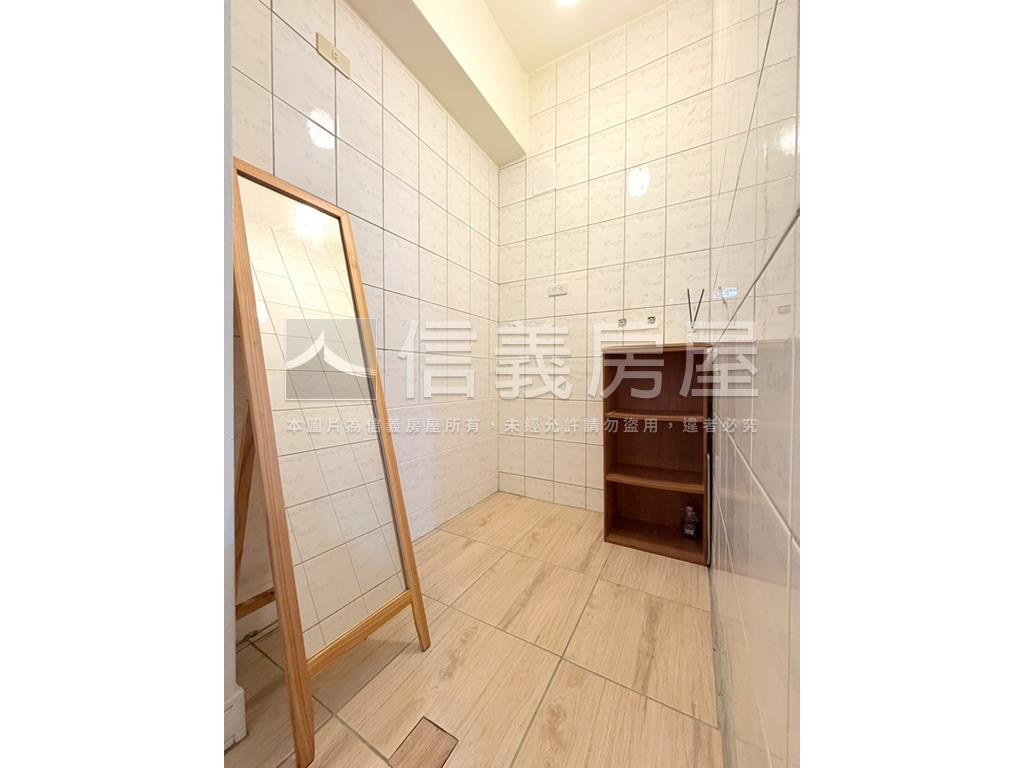 東區火車站旁電梯套房房屋室內格局與周邊環境