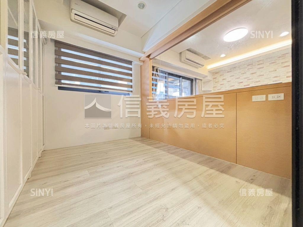 龍安戶政近交流道３房車位房屋室內格局與周邊環境