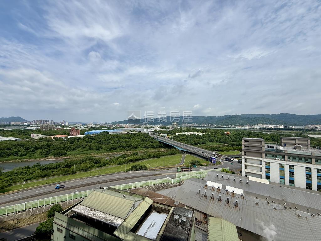 京美四房車位１２樓。景房屋室內格局與周邊環境