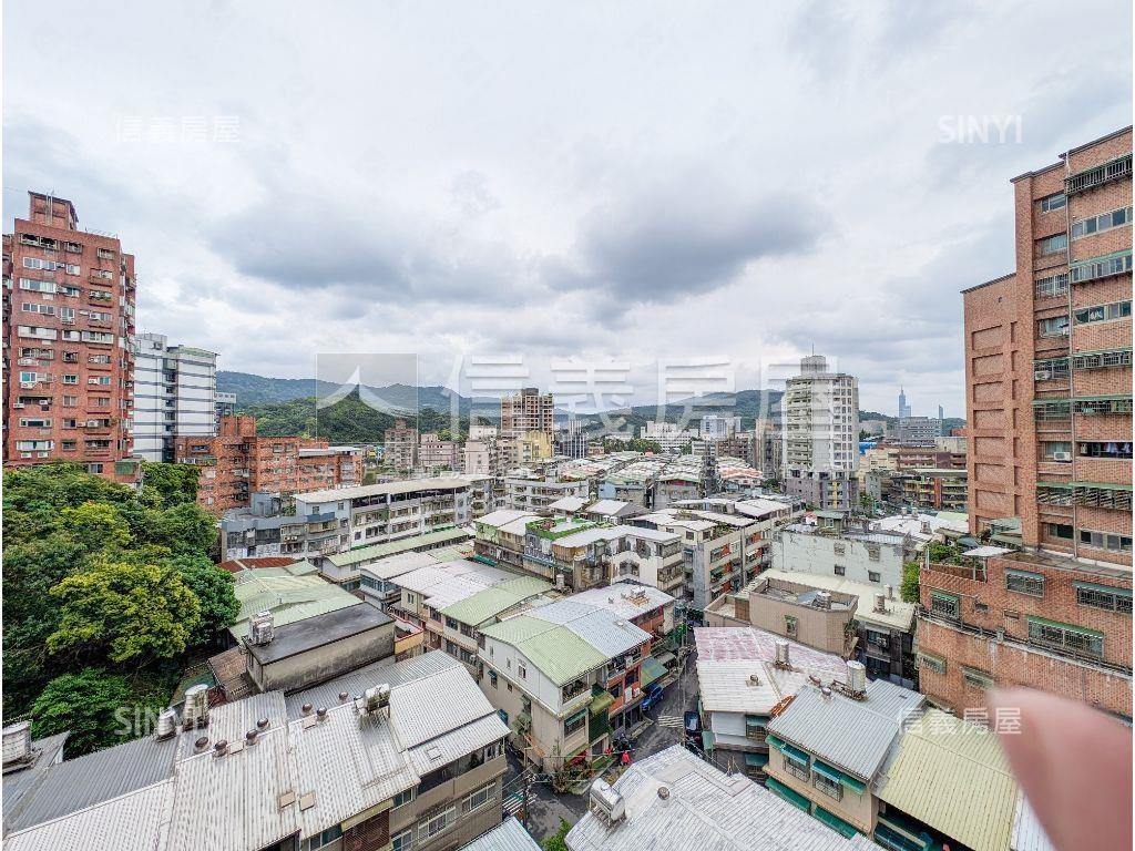 稀少釋出朗朗晴兩房車位房屋室內格局與周邊環境