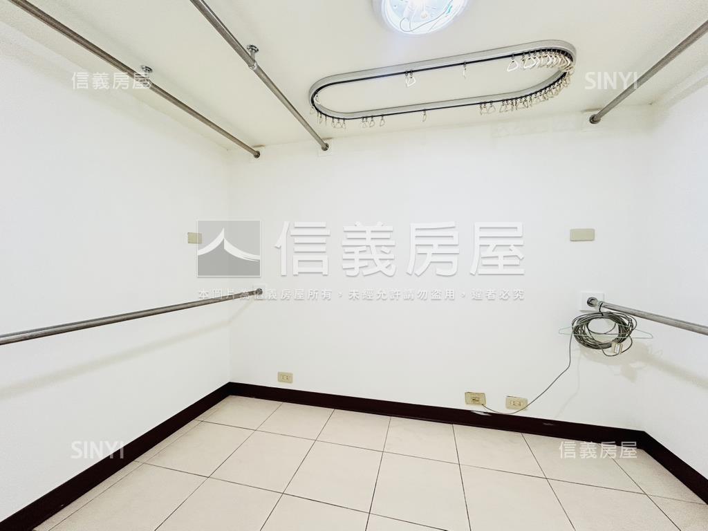 雙連捷運邊間４房＋車位房屋室內格局與周邊環境