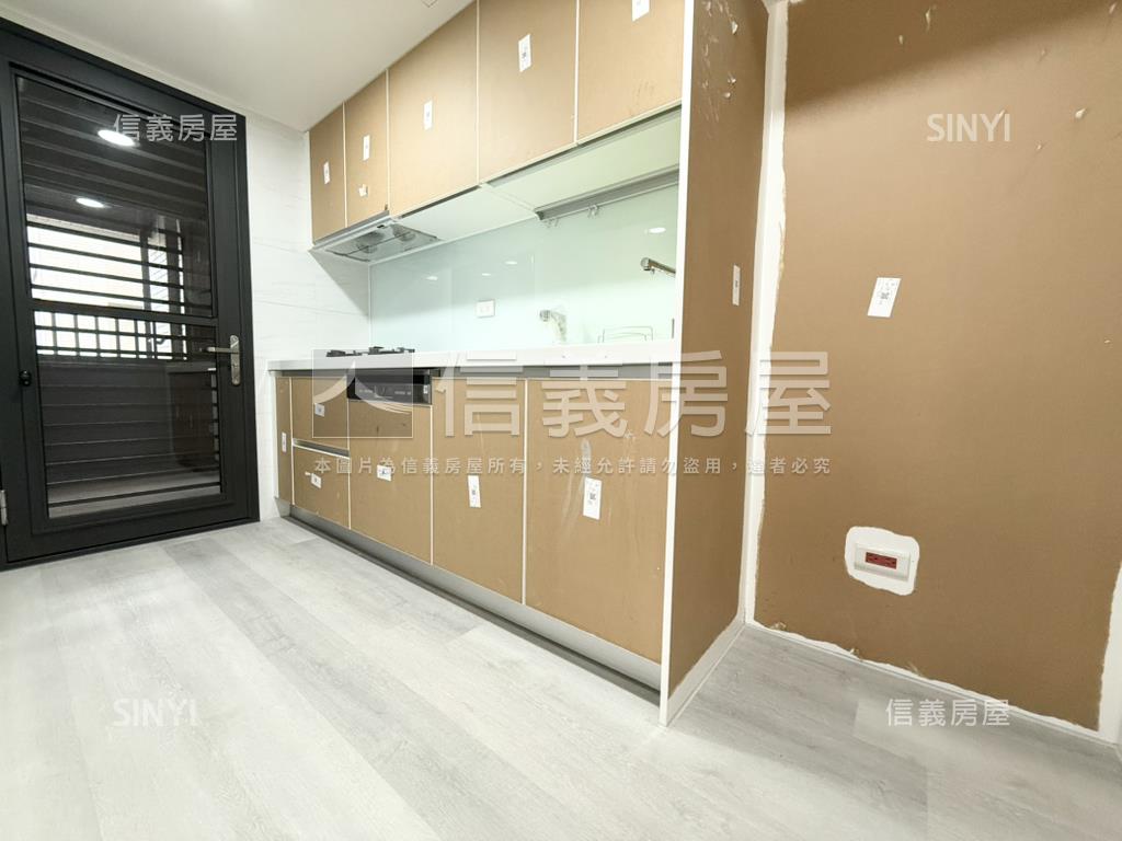 昕光之櫻次頂樓兩房兩衛房屋室內格局與周邊環境