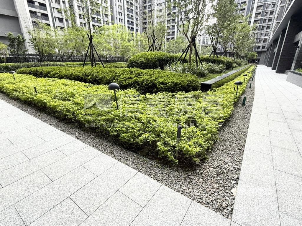 昕光之櫻次頂樓兩房兩衛房屋室內格局與周邊環境