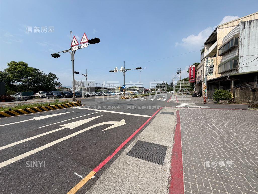 三峽介壽挑高方正廠辦４Ｆ房屋室內格局與周邊環境