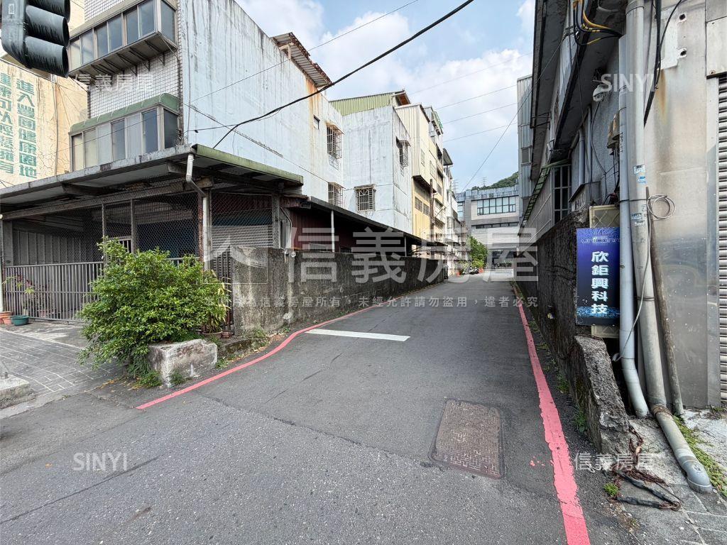 三峽介壽挑高方正廠辦４Ｆ房屋室內格局與周邊環境