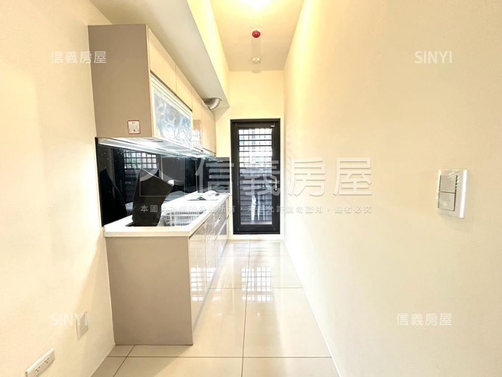 【巨蛋精選】２房２衛平車房屋室內格局與周邊環境