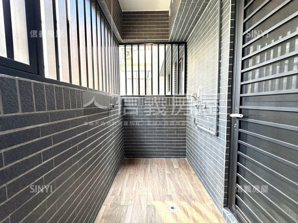 【巨蛋精選】２房２衛平車房屋室內格局與周邊環境