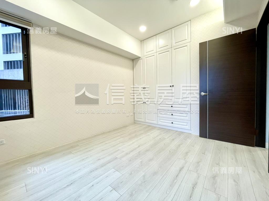 孩子王美裝潢平面車位房屋室內格局與周邊環境