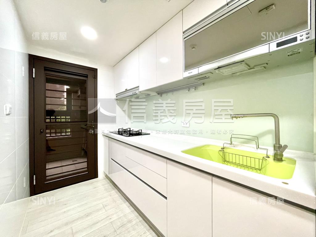 孩子王美裝潢平面車位房屋室內格局與周邊環境