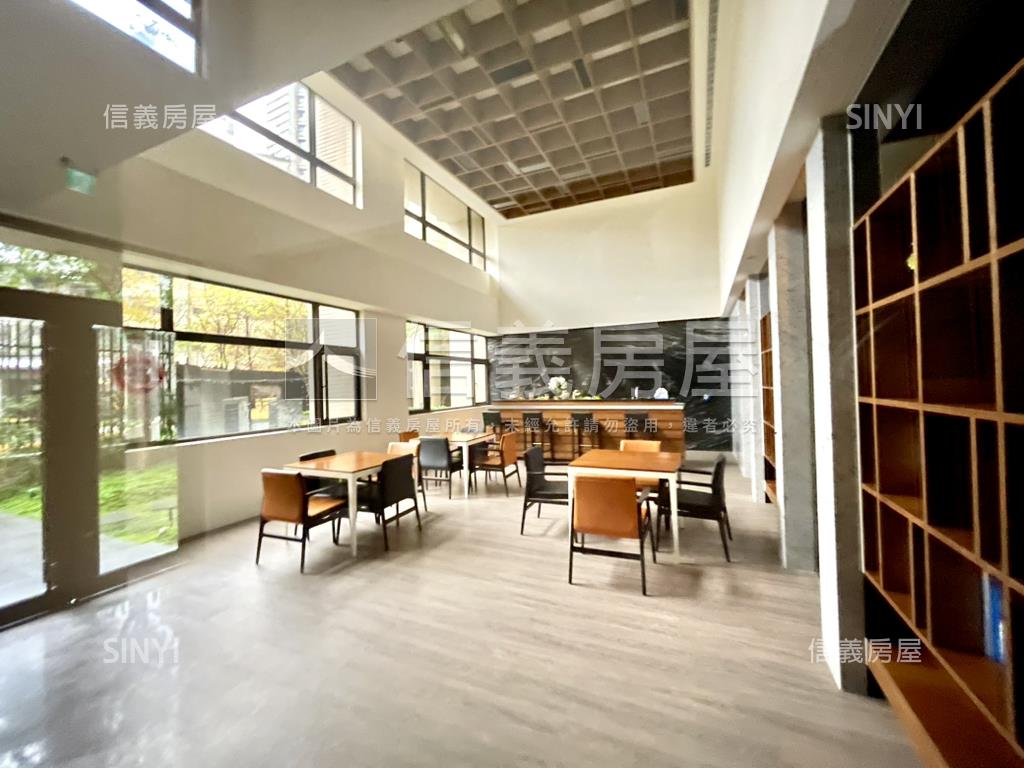 孩子王美裝潢平面車位房屋室內格局與周邊環境