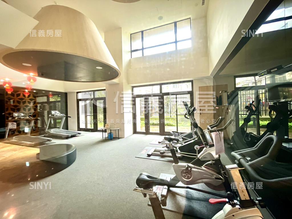 孩子王美裝潢平面車位房屋室內格局與周邊環境