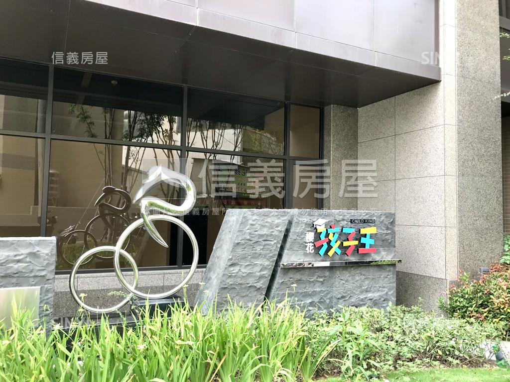 孩子王美裝潢平面車位房屋室內格局與周邊環境