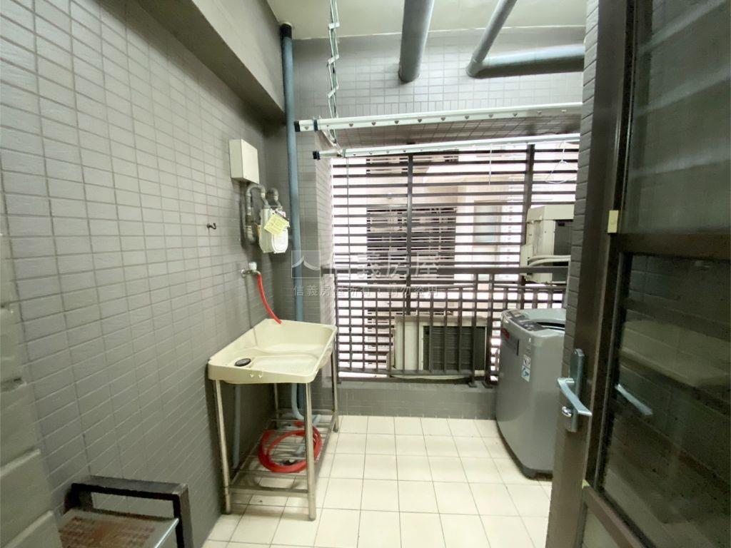 鄉林新月灣三房平車房屋室內格局與周邊環境