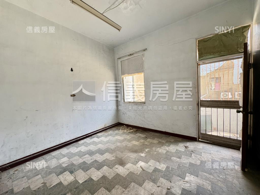 府安路大地坪透天房屋室內格局與周邊環境