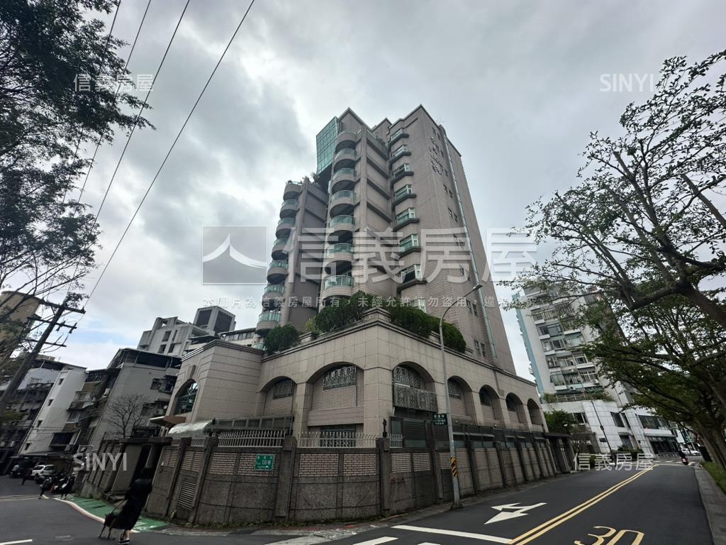 專任台大翰林坡平車位房屋室內格局與周邊環境