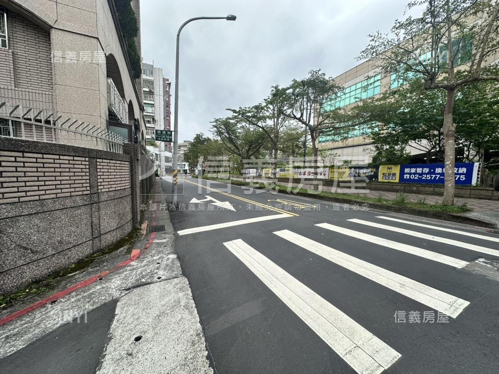 專任台大翰林坡平車位房屋室內格局與周邊環境
