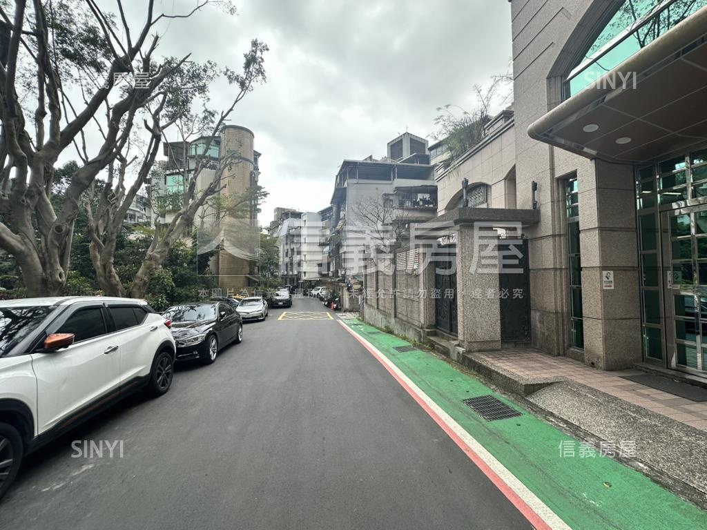 專任台大翰林坡平車位房屋室內格局與周邊環境