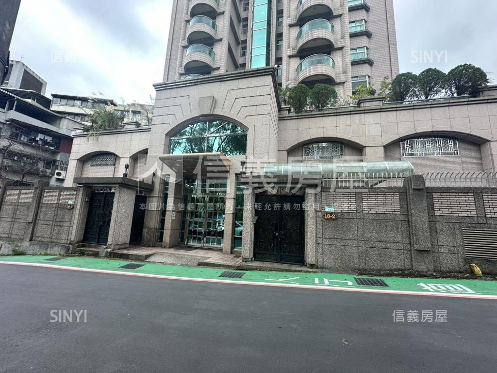 專任台大翰林坡平車位房屋室內格局與周邊環境