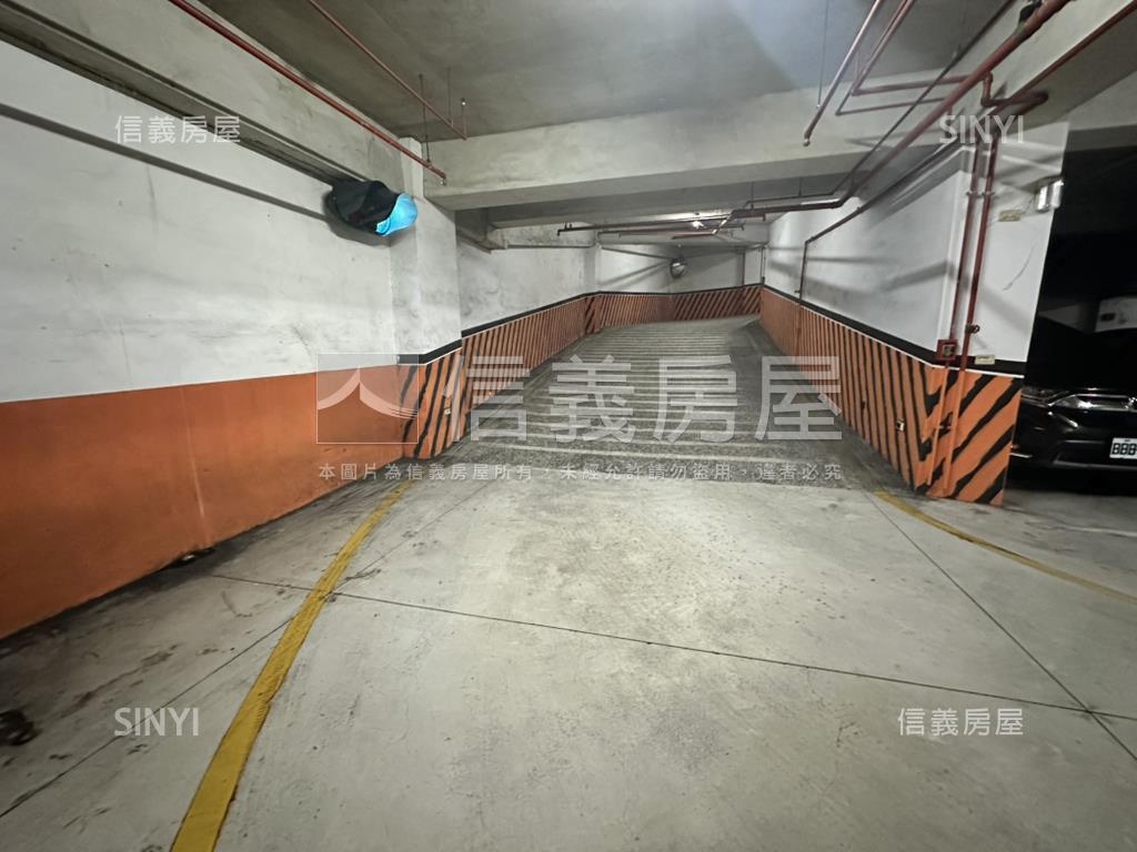 專任台大翰林坡平車位房屋室內格局與周邊環境