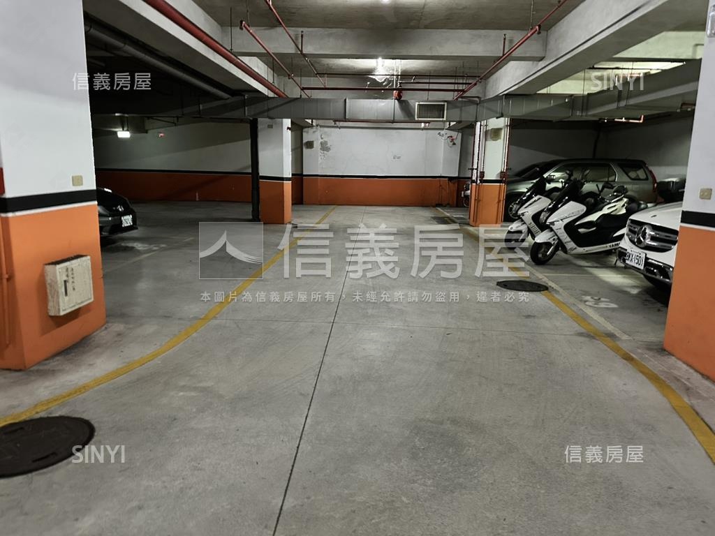專任台大翰林坡平車位房屋室內格局與周邊環境