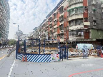 正連城路捷運站出口旁店面